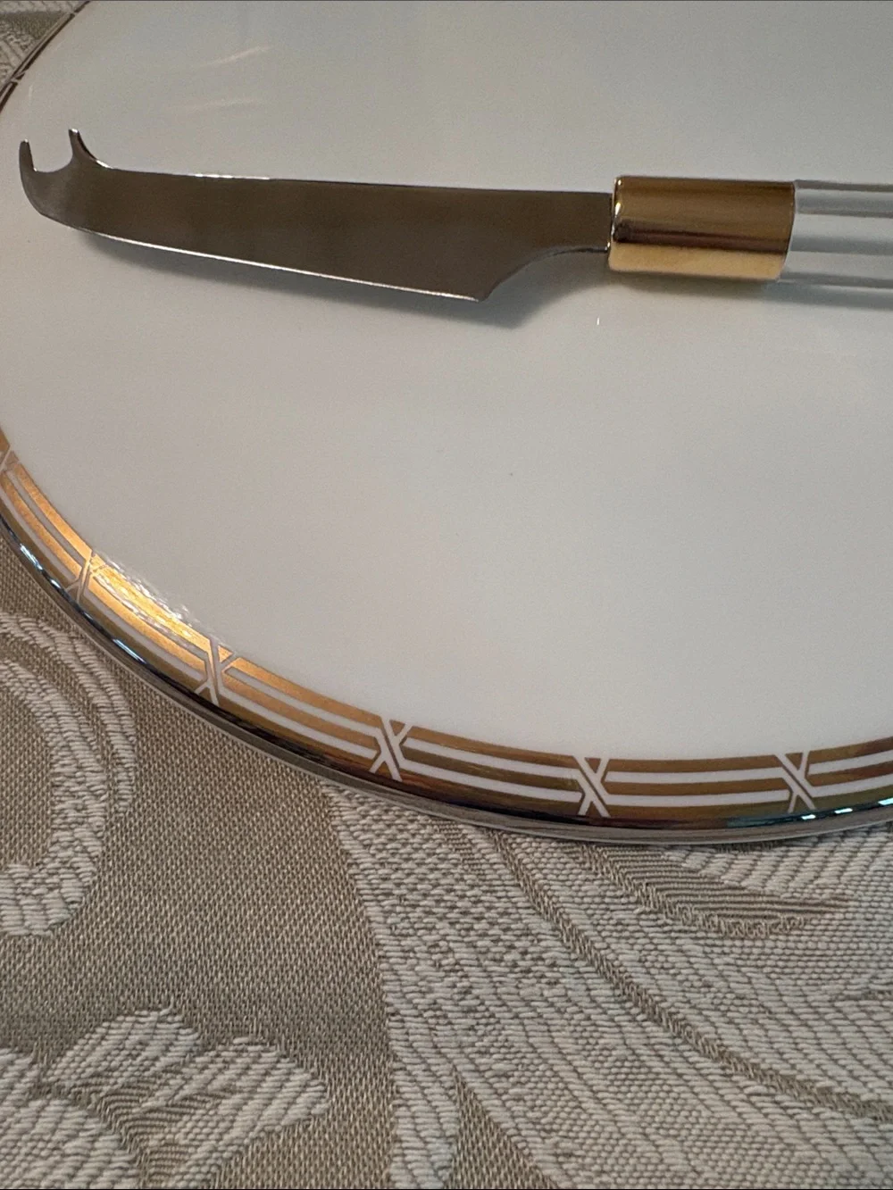 Mikasa round white